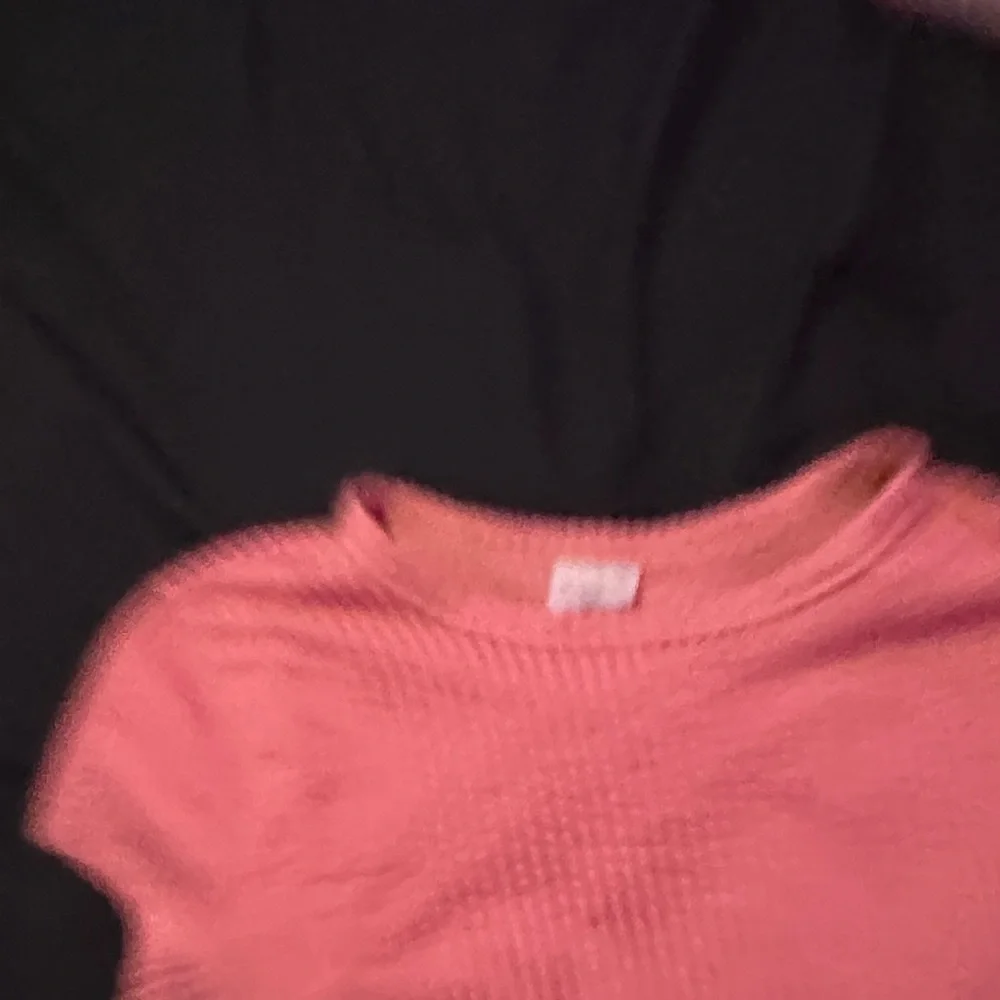 abercrombie kids Pink Short Sleeve Ruched Side Top - Picture 2 of 2